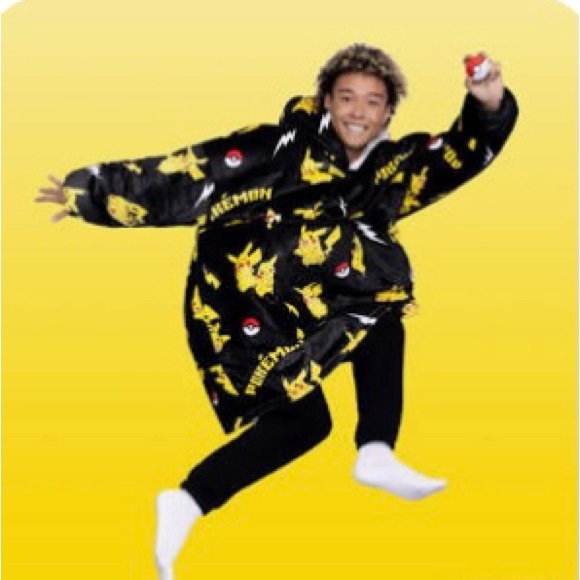 EC Plush Pokémon Picachu Fleece Black & Yellow Boy’s Robe Size 8 - Picture 7 of 7